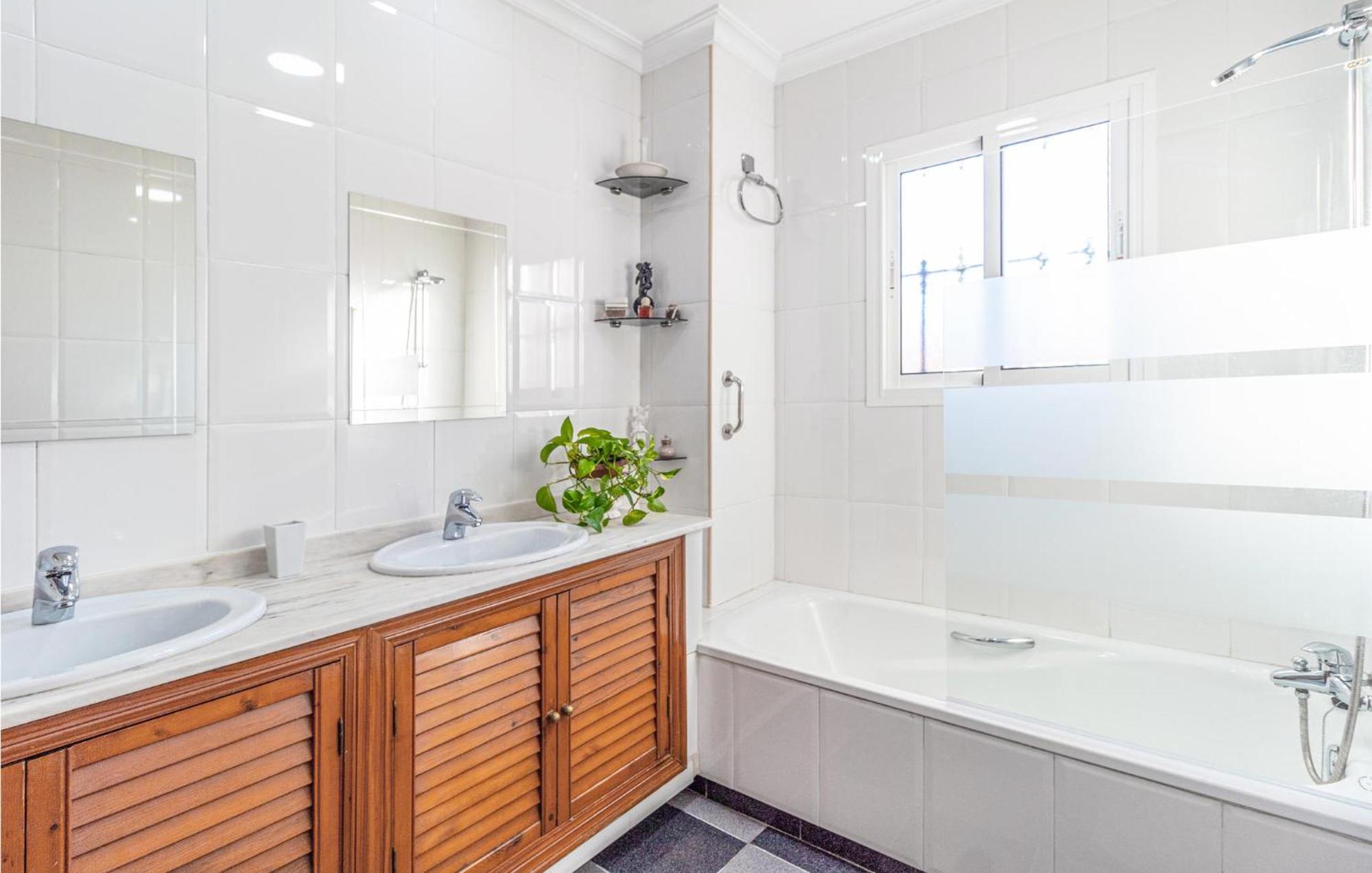 Stunning Home In Mlaga With 2 Bedrooms And Wifi Málaga Buitenkant foto